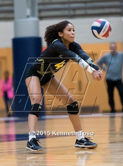 Thumbnail 1 in Brennan vs. Reagan (UIL 6A Area Final) photogallery.