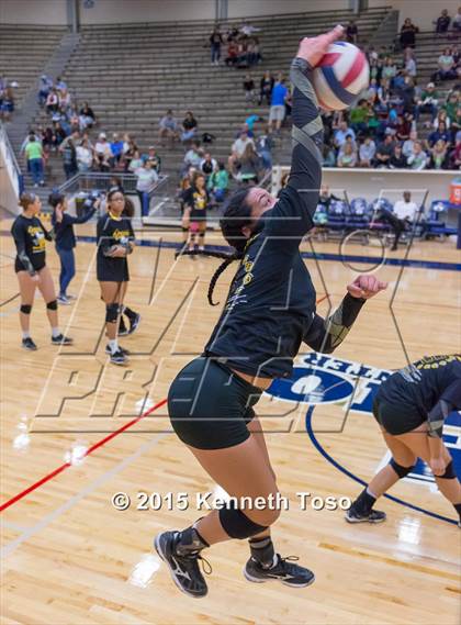 Thumbnail 2 in Brennan vs. Reagan (UIL 6A Area Final) photogallery.