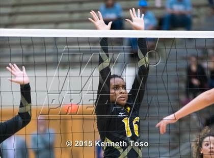 Thumbnail 2 in Brennan vs. Reagan (UIL 6A Area Final) photogallery.