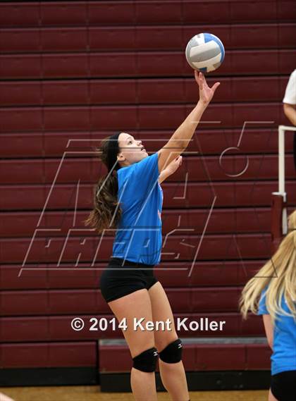Thumbnail 2 in Clarkston vs. Salem photogallery.
