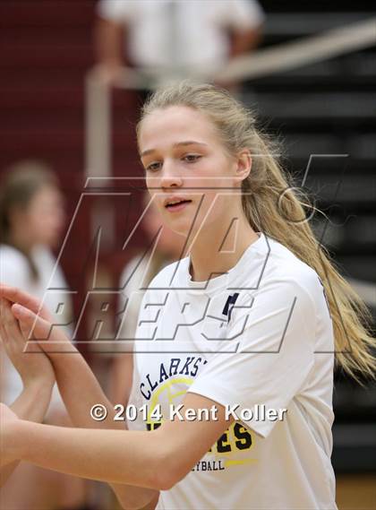 Thumbnail 2 in Clarkston vs. Salem photogallery.