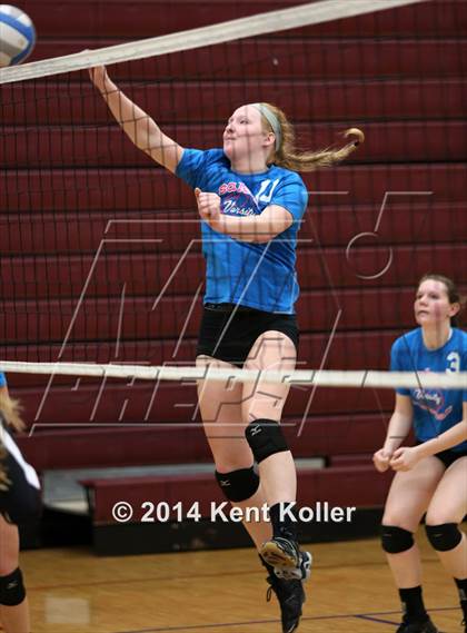 Thumbnail 1 in Clarkston vs. Salem photogallery.