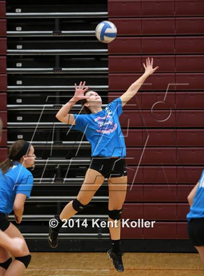 Thumbnail 2 in Clarkston vs. Salem photogallery.