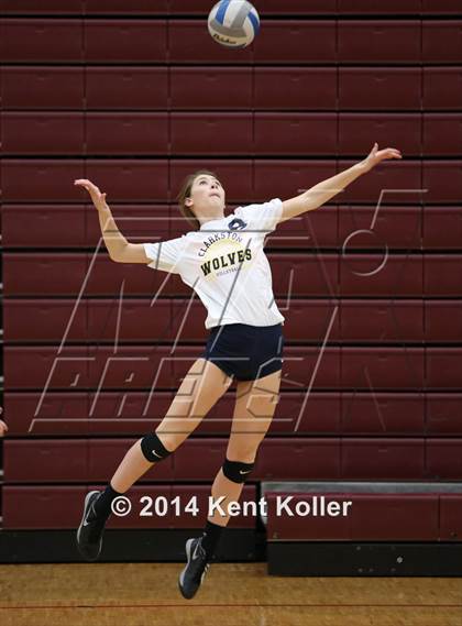 Thumbnail 2 in Clarkston vs. Salem photogallery.