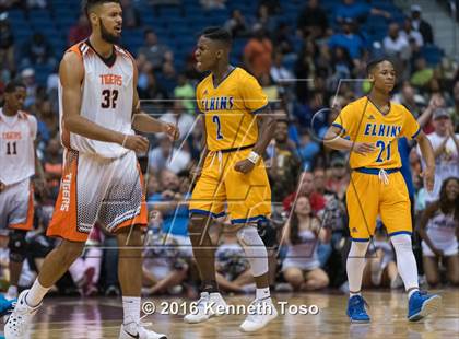 Thumbnail 3 in Lancaster vs. Fort Bend Elkins (UIL 5A Final) photogallery.