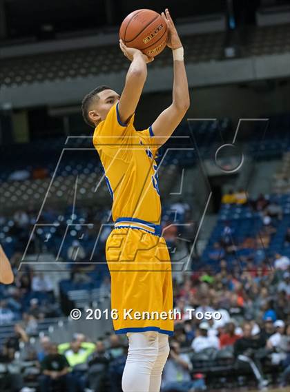 Thumbnail 3 in Lancaster vs. Fort Bend Elkins (UIL 5A Final) photogallery.
