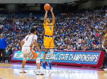 Thumbnail 3 in Lancaster vs. Fort Bend Elkins (UIL 5A Final) photogallery.