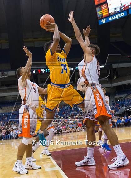 Thumbnail 1 in Lancaster vs. Fort Bend Elkins (UIL 5A Final) photogallery.