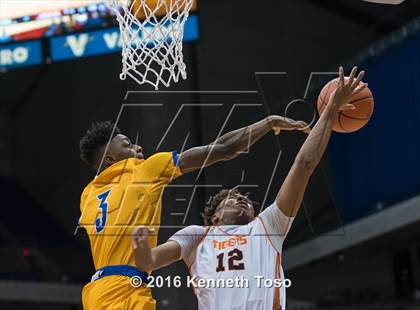 Thumbnail 1 in Lancaster vs. Fort Bend Elkins (UIL 5A Final) photogallery.