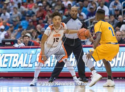 Thumbnail 3 in Lancaster vs. Fort Bend Elkins (UIL 5A Final) photogallery.