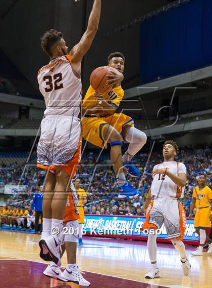 Thumbnail 2 in Lancaster vs. Fort Bend Elkins (UIL 5A Final) photogallery.
