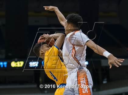 Thumbnail 2 in Lancaster vs. Fort Bend Elkins (UIL 5A Final) photogallery.
