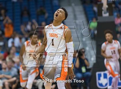 Thumbnail 2 in Lancaster vs. Fort Bend Elkins (UIL 5A Final) photogallery.