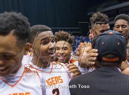 Thumbnail 3 in Lancaster vs. Fort Bend Elkins (UIL 5A Final) photogallery.