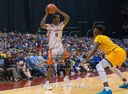 Thumbnail 2 in Lancaster vs. Fort Bend Elkins (UIL 5A Final) photogallery.
