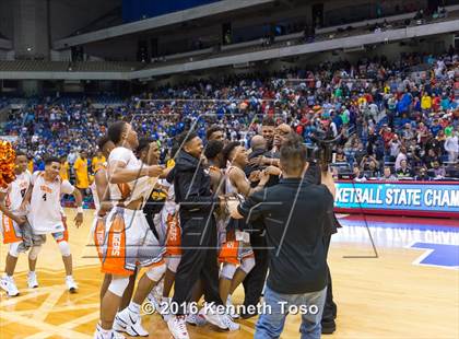 Thumbnail 2 in Lancaster vs. Fort Bend Elkins (UIL 5A Final) photogallery.