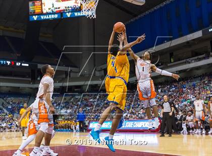 Thumbnail 3 in Lancaster vs. Fort Bend Elkins (UIL 5A Final) photogallery.