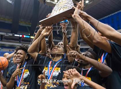 Thumbnail 2 in Lancaster vs. Fort Bend Elkins (UIL 5A Final) photogallery.
