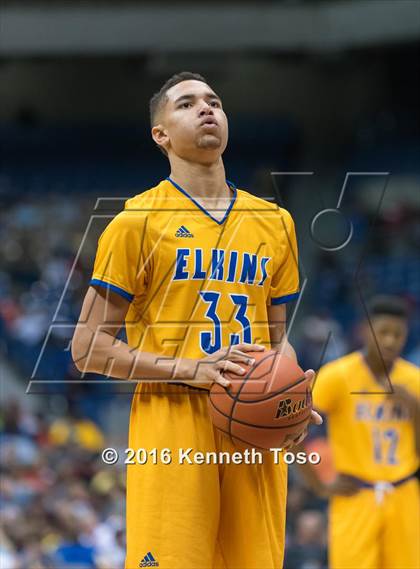 Thumbnail 3 in Lancaster vs. Fort Bend Elkins (UIL 5A Final) photogallery.