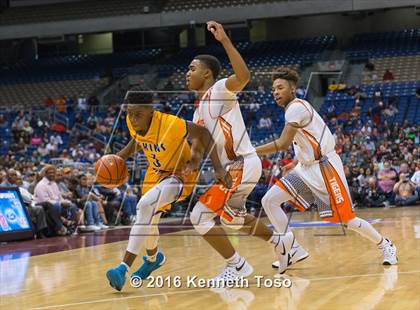 Thumbnail 1 in Lancaster vs. Fort Bend Elkins (UIL 5A Final) photogallery.
