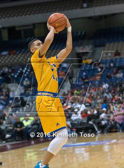 Thumbnail 2 in Lancaster vs. Fort Bend Elkins (UIL 5A Final) photogallery.