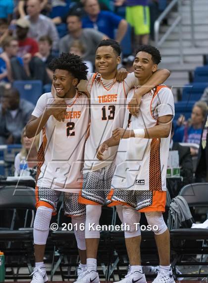 Thumbnail 2 in Lancaster vs. Fort Bend Elkins (UIL 5A Final) photogallery.