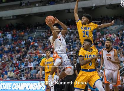 Thumbnail 3 in Lancaster vs. Fort Bend Elkins (UIL 5A Final) photogallery.