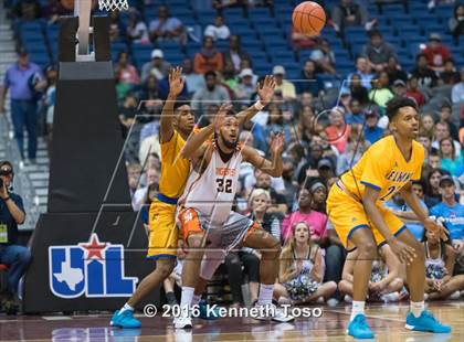 Thumbnail 3 in Lancaster vs. Fort Bend Elkins (UIL 5A Final) photogallery.