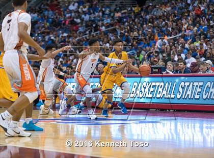 Thumbnail 3 in Lancaster vs. Fort Bend Elkins (UIL 5A Final) photogallery.