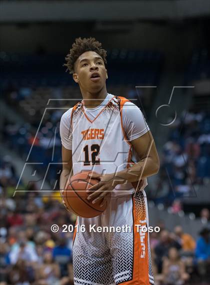 Thumbnail 1 in Lancaster vs. Fort Bend Elkins (UIL 5A Final) photogallery.