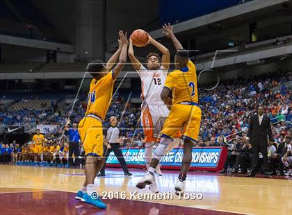 Thumbnail 3 in Lancaster vs. Fort Bend Elkins (UIL 5A Final) photogallery.