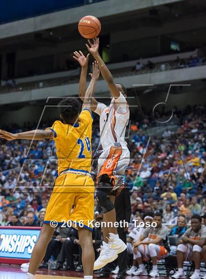 Thumbnail 3 in Lancaster vs. Fort Bend Elkins (UIL 5A Final) photogallery.