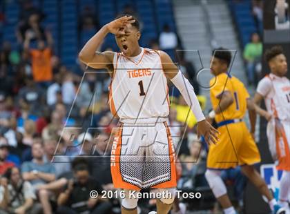 Thumbnail 2 in Lancaster vs. Fort Bend Elkins (UIL 5A Final) photogallery.