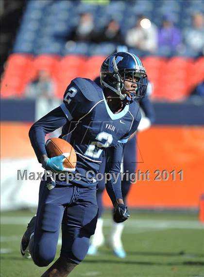 Thumbnail 1 in Valor Christian vs. Wheat Ridge (CHSAA 4A Final) photogallery.