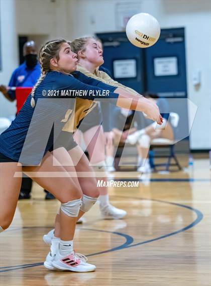 Thumbnail 1 in Greenfield @ Fayetteville Academy photogallery.