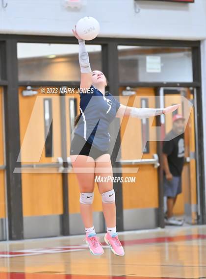 Thumbnail 3 in Willow Canyon vs. Paradise Valley photogallery.