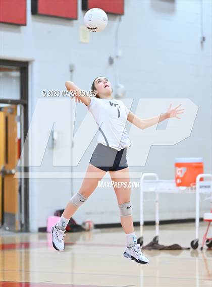 Thumbnail 2 in Willow Canyon vs. Paradise Valley photogallery.
