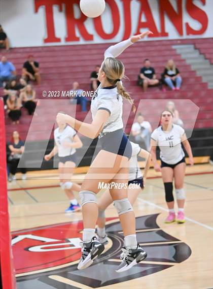 Thumbnail 2 in Willow Canyon vs. Paradise Valley photogallery.