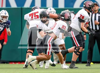 Thumbnail 3 in Walnut Grove vs. Argyle (UIL 5A D2 Football Regional) photogallery.