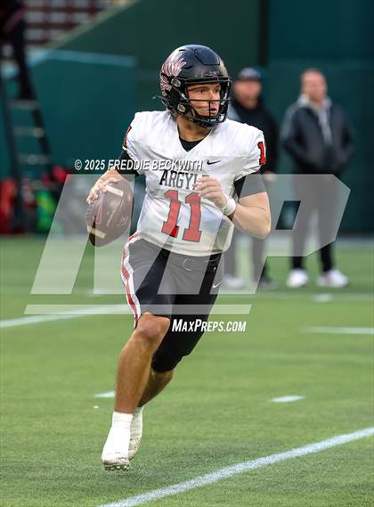 Thumbnail 3 in Walnut Grove vs. Argyle (UIL 5A D2 Football Regional) photogallery.