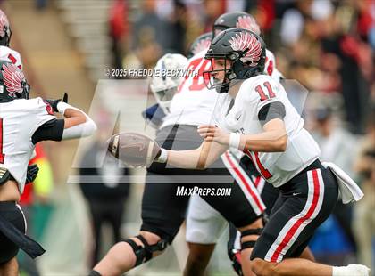 Thumbnail 1 in Walnut Grove vs. Argyle (UIL 5A D2 Football Regional) photogallery.