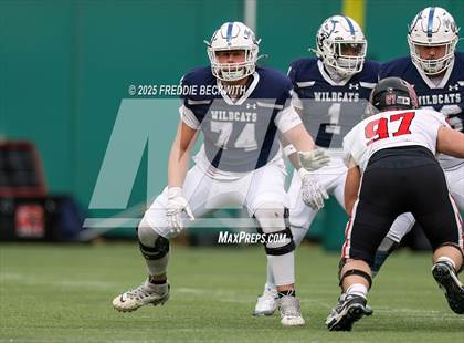 Thumbnail 2 in Walnut Grove vs. Argyle (UIL 5A D2 Football Regional) photogallery.