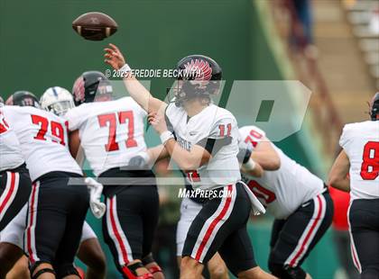 Thumbnail 2 in Walnut Grove vs. Argyle (UIL 5A D2 Football Regional) photogallery.