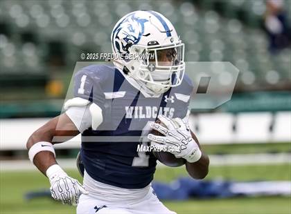 Thumbnail 3 in Walnut Grove vs. Argyle (UIL 5A D2 Football Regional) photogallery.