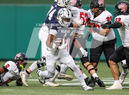 Thumbnail 1 in Walnut Grove vs. Argyle (UIL 5A D2 Football Regional) photogallery.