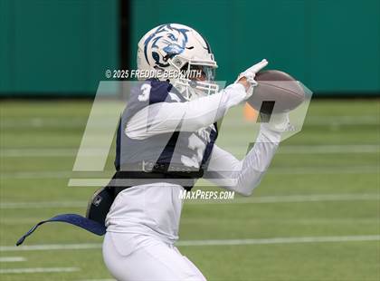 Thumbnail 3 in Walnut Grove vs. Argyle (UIL 5A D2 Football Regional) photogallery.