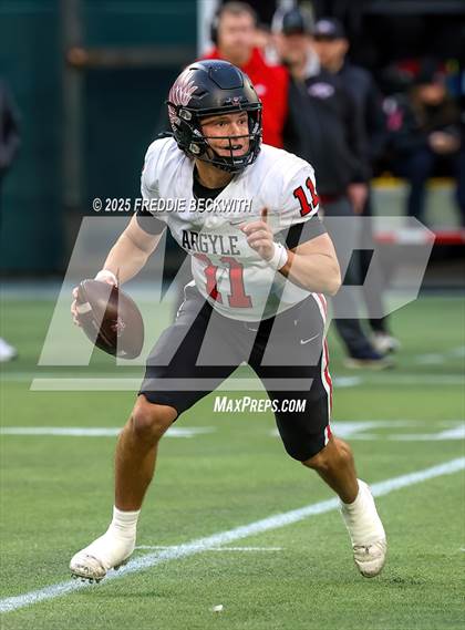 Thumbnail 2 in Walnut Grove vs. Argyle (UIL 5A D2 Football Regional) photogallery.