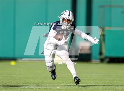 Thumbnail 2 in Walnut Grove vs. Argyle (UIL 5A D2 Football Regional) photogallery.