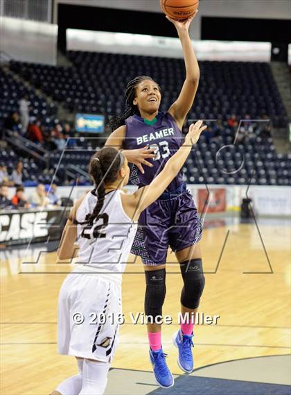 Thumbnail 2 in Lynnwood vs. Beamer photogallery.