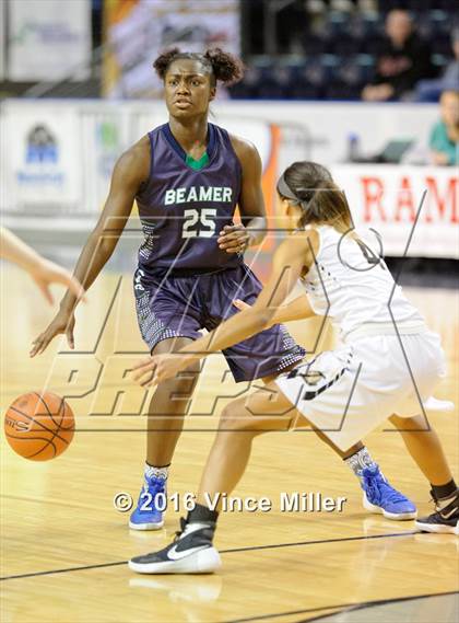 Thumbnail 3 in Lynnwood vs. Beamer photogallery.